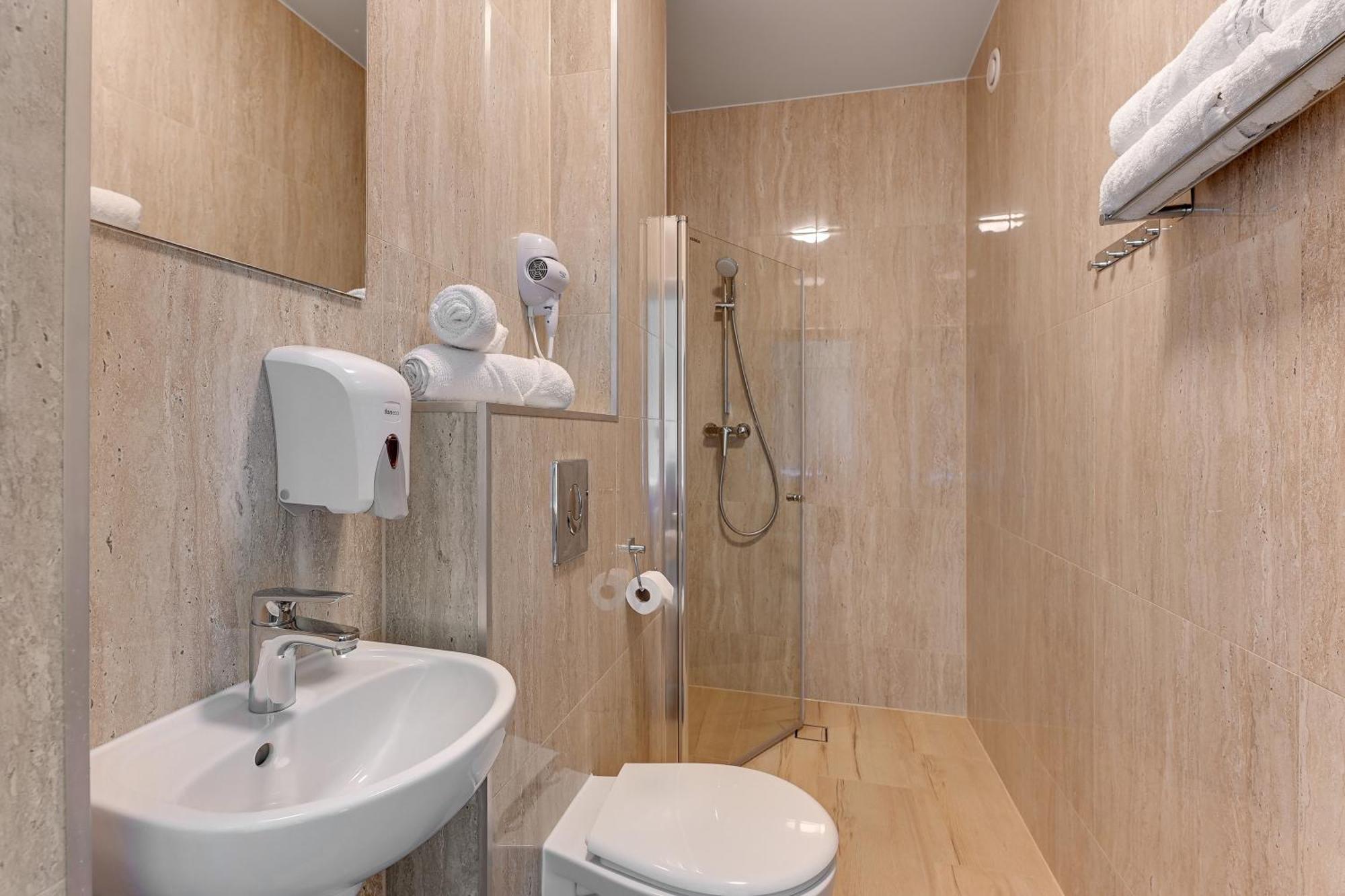 Bed and Breakfast Mile Gdansk Airport & Parking Dlugoterminowy Exterior foto